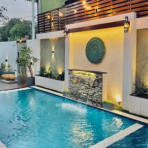 8 Luxury Hotel